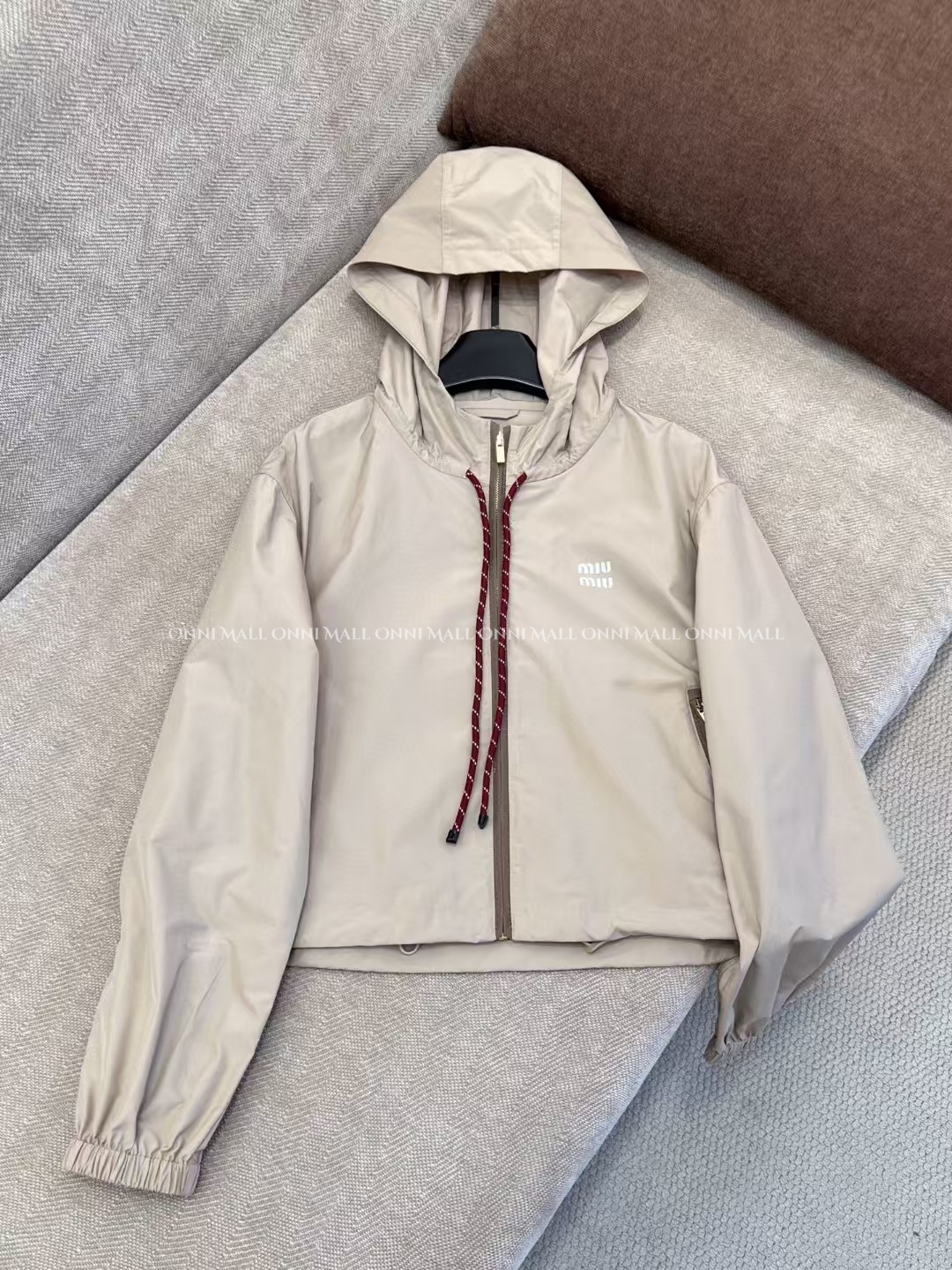 미우미우 바람막이