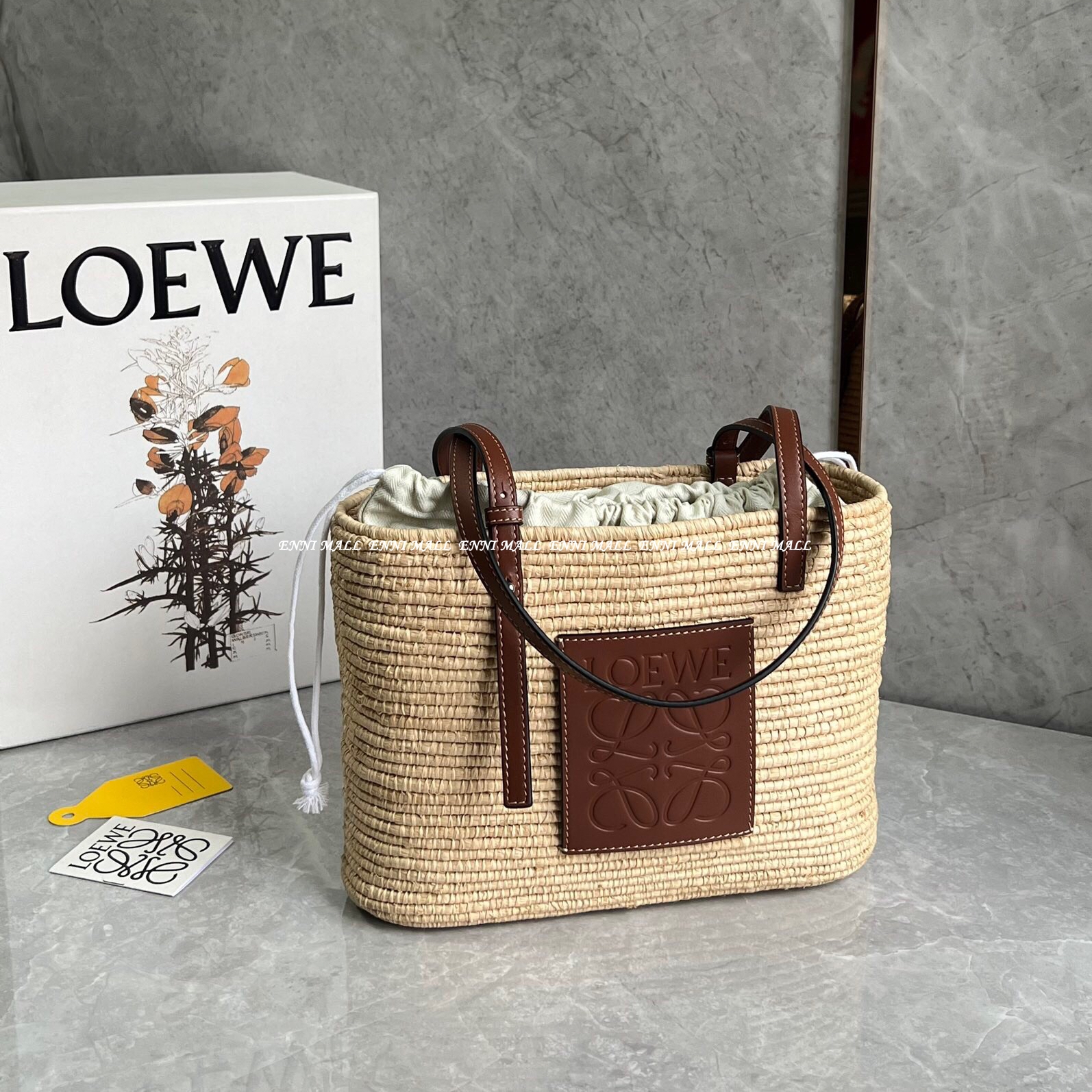 로에베 스퀘어 라피아 바스켓 라탄백