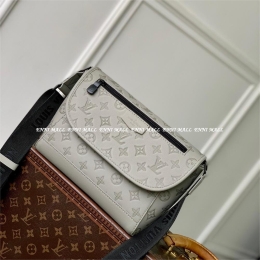 루이비통 펄스 웨어러블 월릿