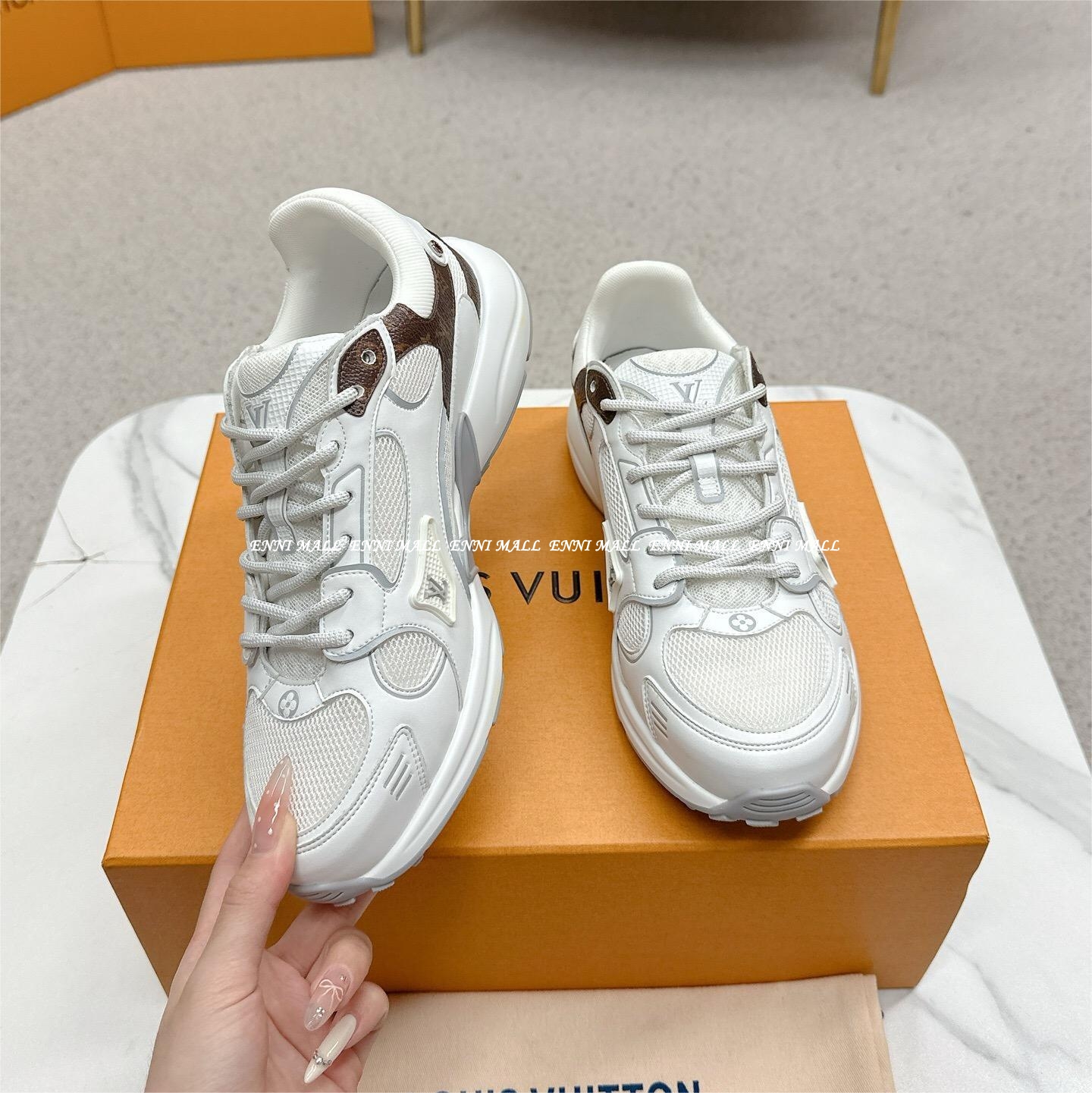 루이비통 운동화 (3.5cm)