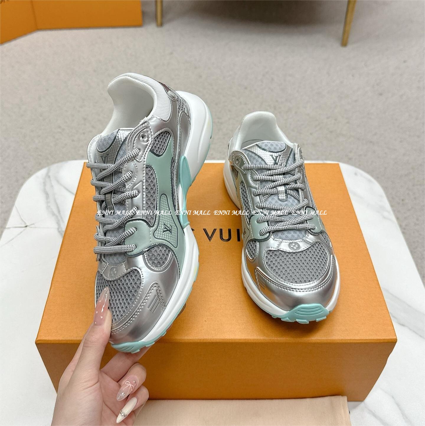 루이비통 운동화 (3.5cm)