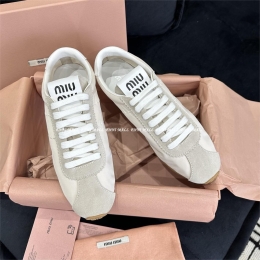 미우미우 스니커즈