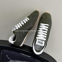 미우미우 스니커즈