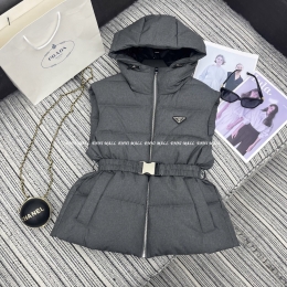 프라다 패딩조끼(여)