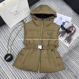 프라다 패딩조끼(여)