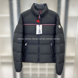 몽클레어 부바크 패딩 (남)