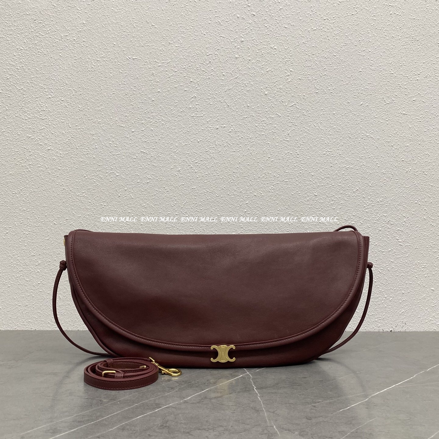 셀린느 하프문 소프트 트리옹프 백 (46cm)