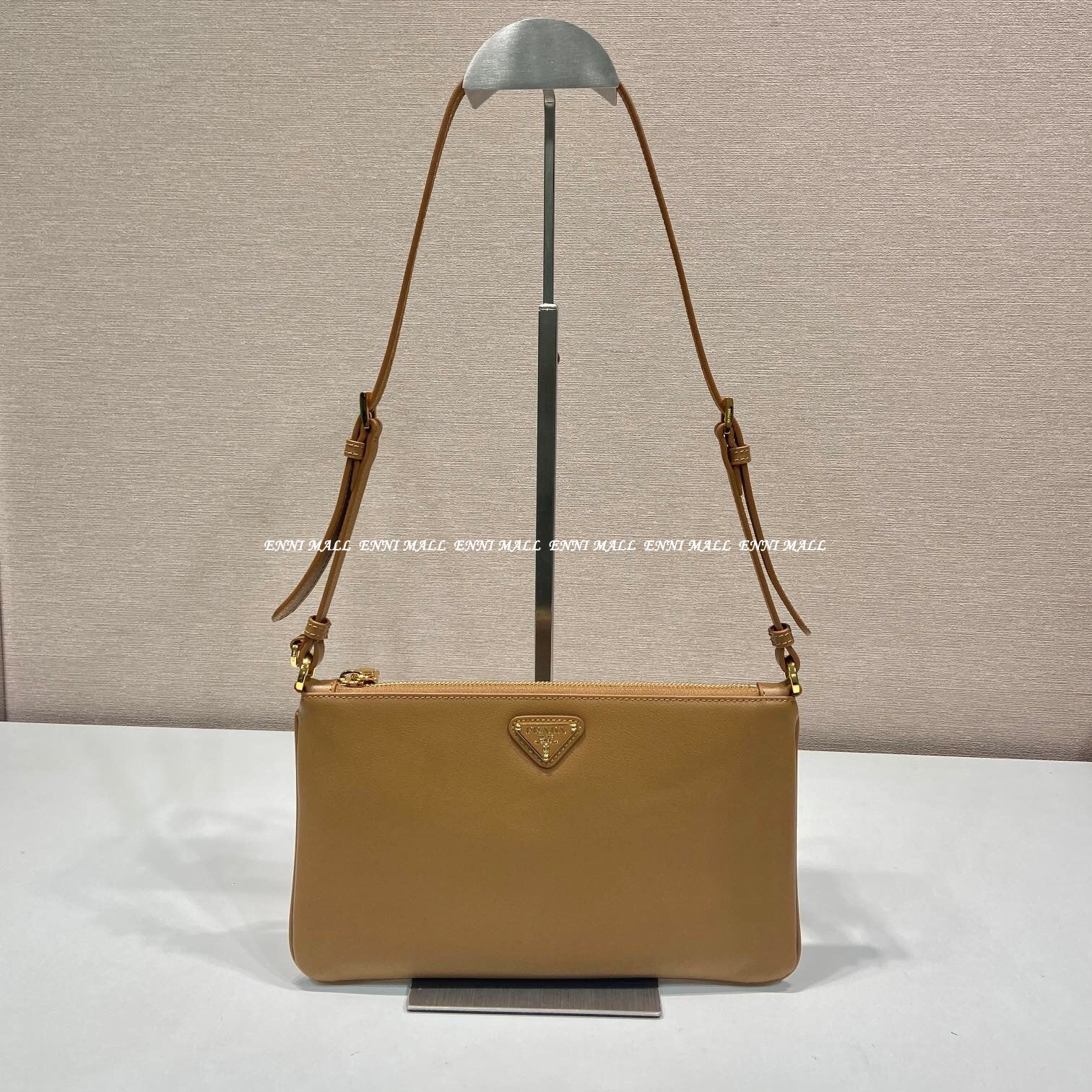 프라다 가죽 숄더백