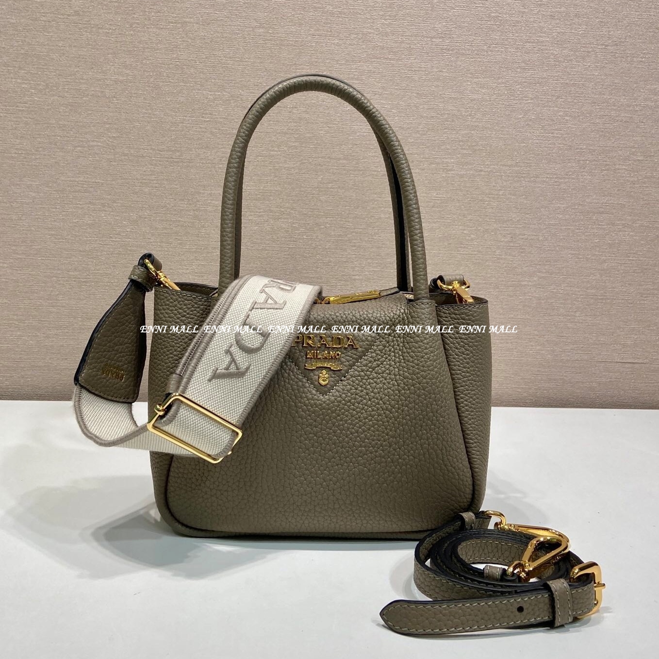 프라다 가죽 숄더백