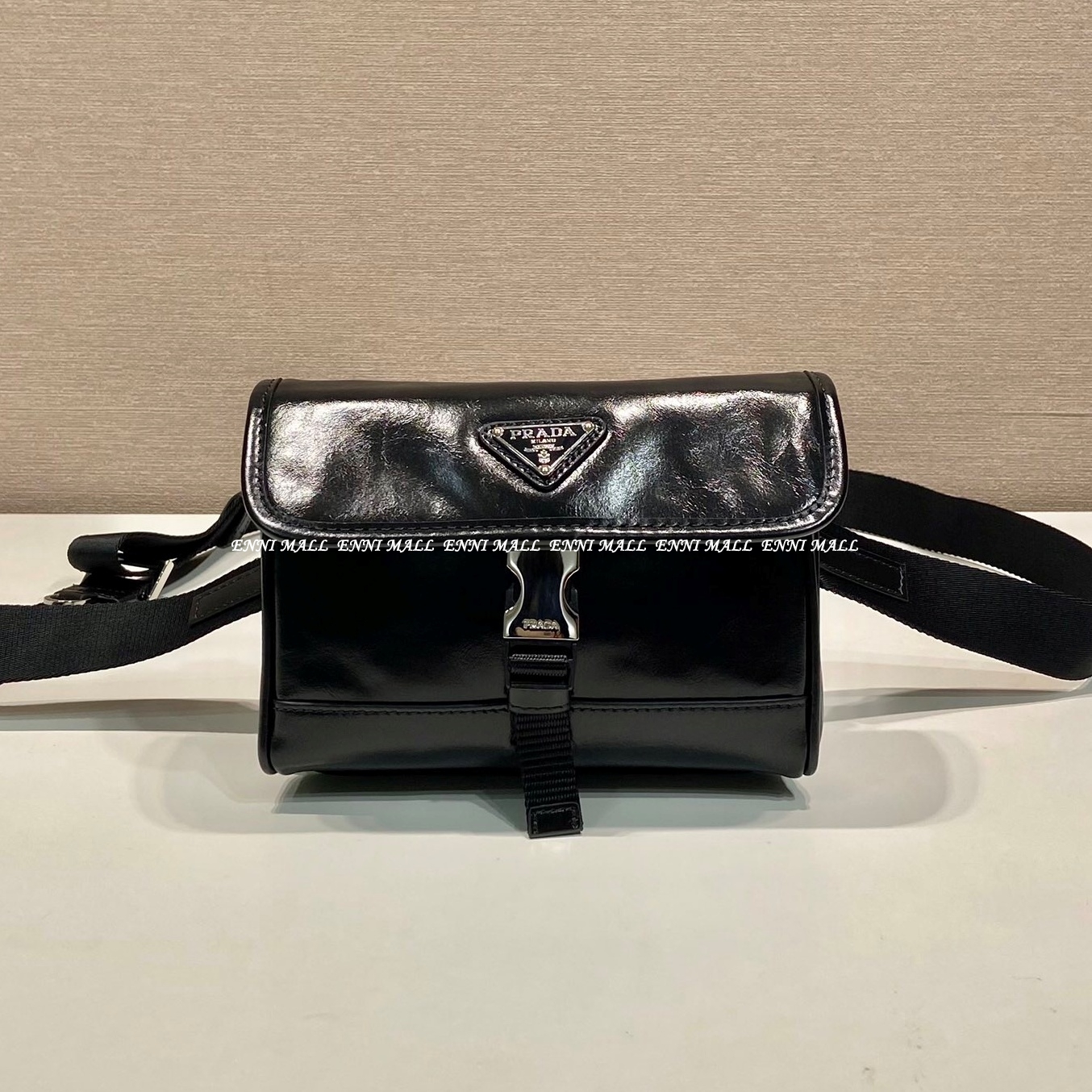 프라다 메신저백