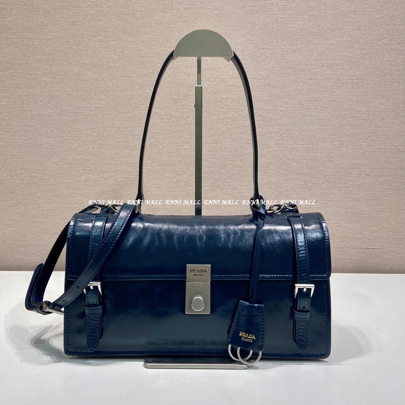 프라다 가죽 숄더백 (32cm)