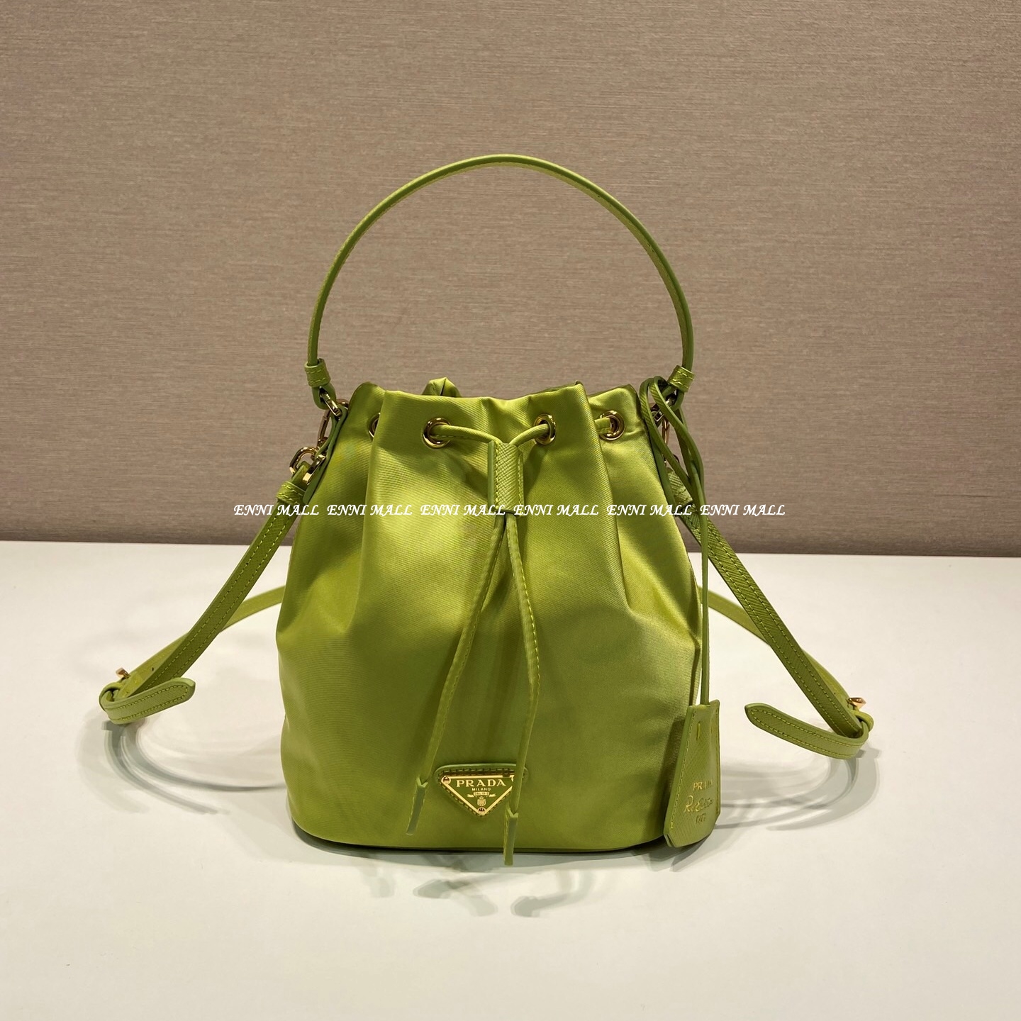 프라다 버킷백 (15.5cm)