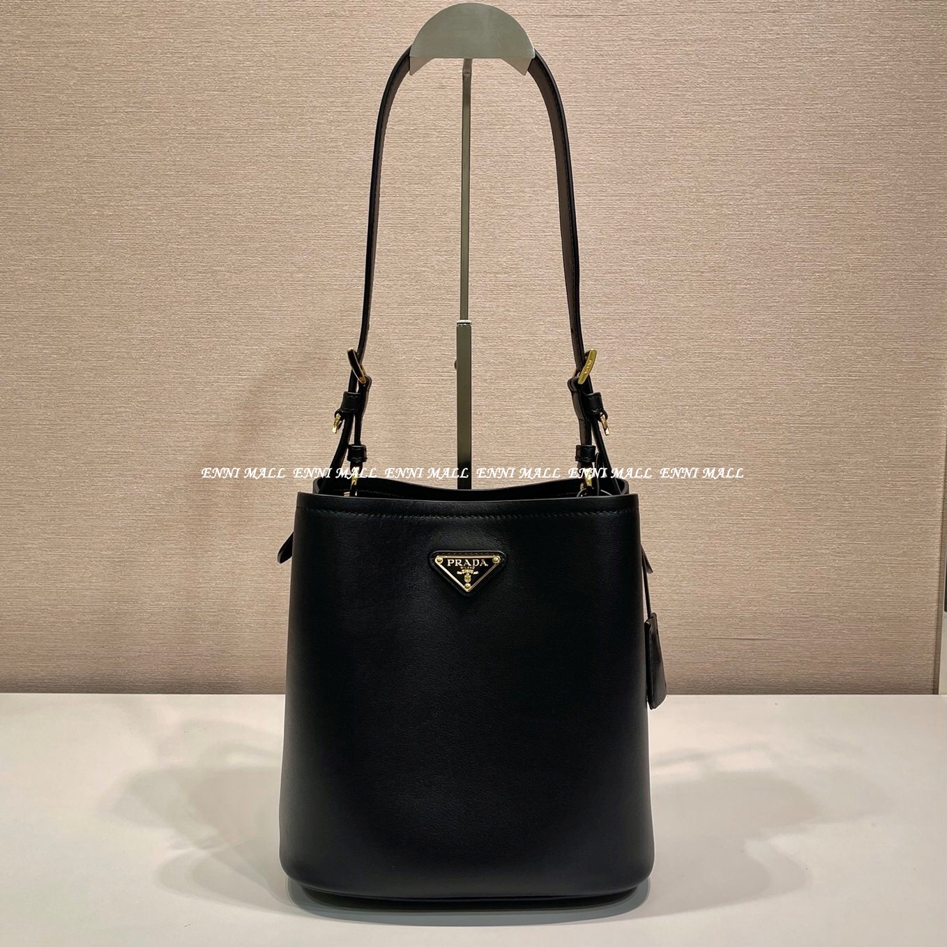 프라다 버킷백 (21.5cm)