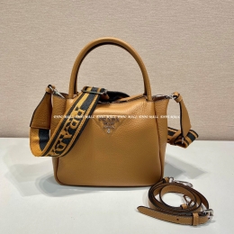 프라다 숄더백 (23cm)