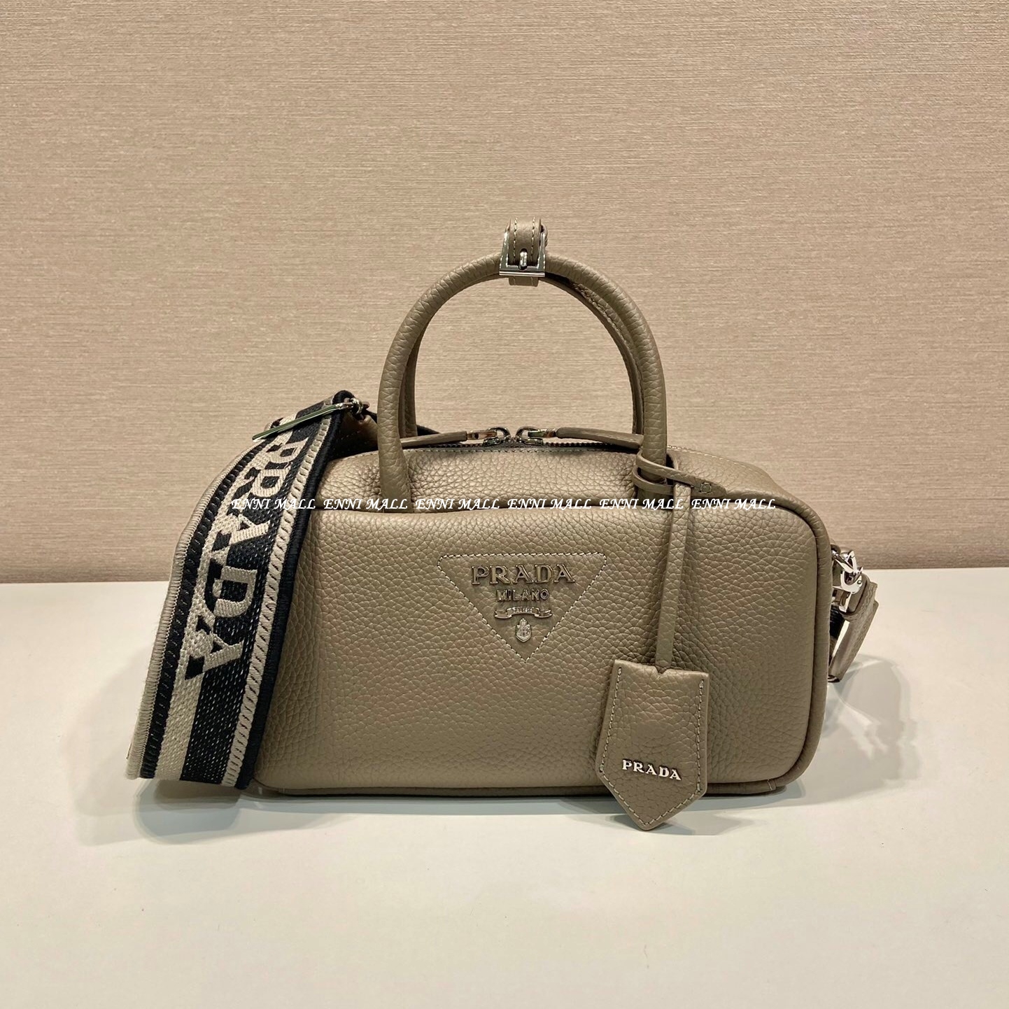 프라다 가죽 핸드백 (24cm)