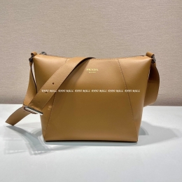 프라다 메신저백 (30cm)