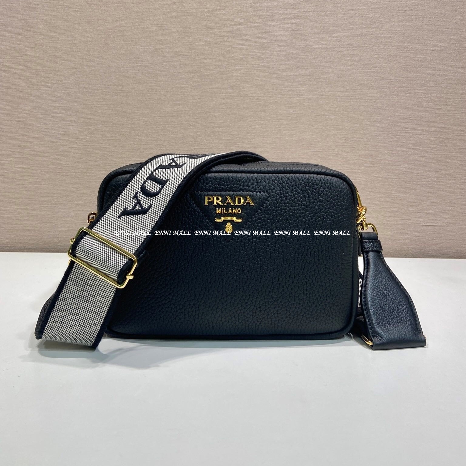 프라다 메신저백 (22cm)