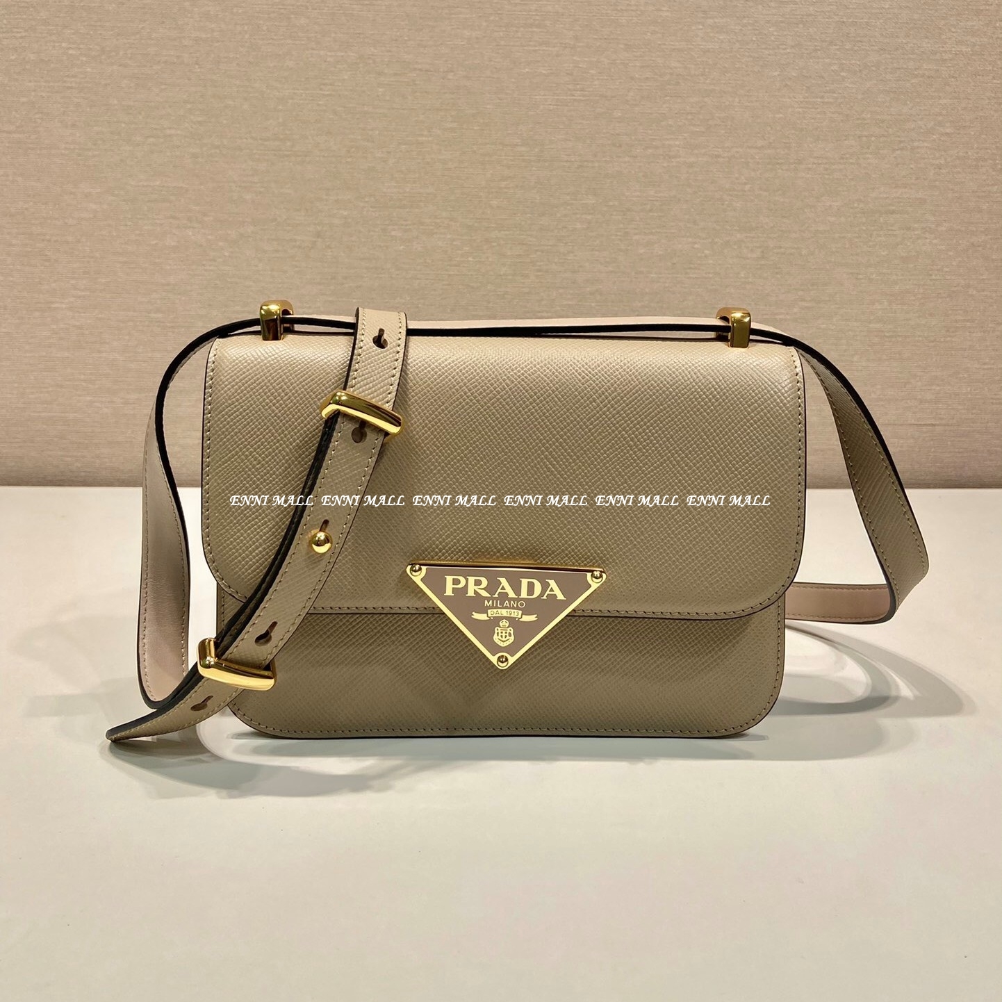 프라다 가죽 숄더백 (22cm)