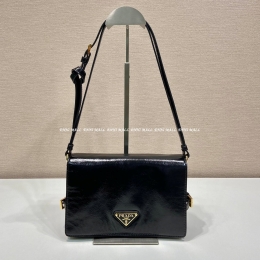 프라다 메신저백 (23cm)