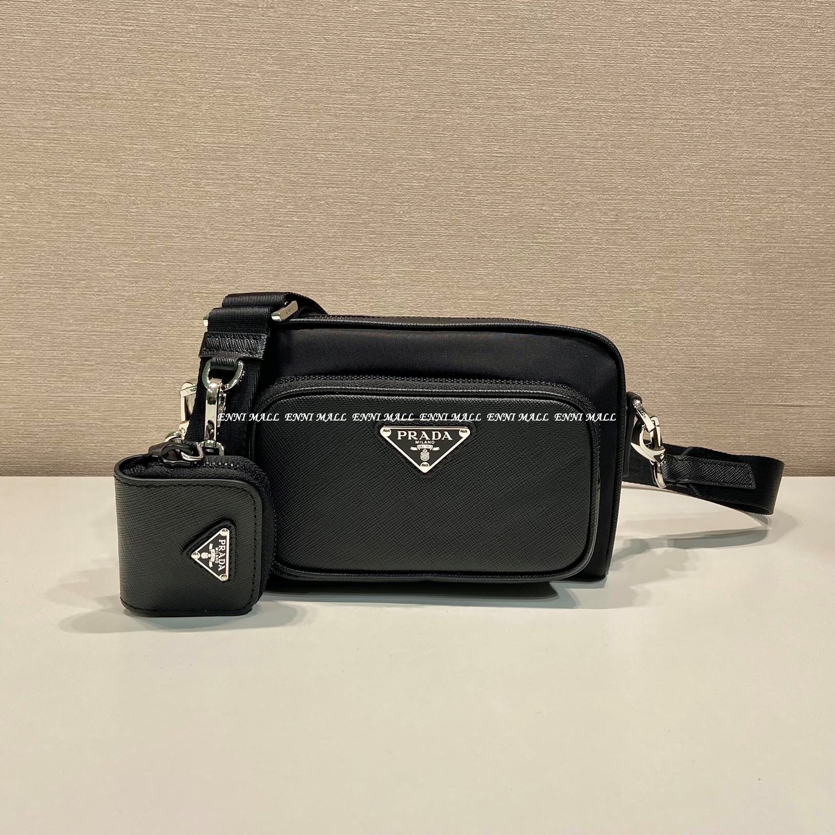 프라다 메신저백 (18cm)