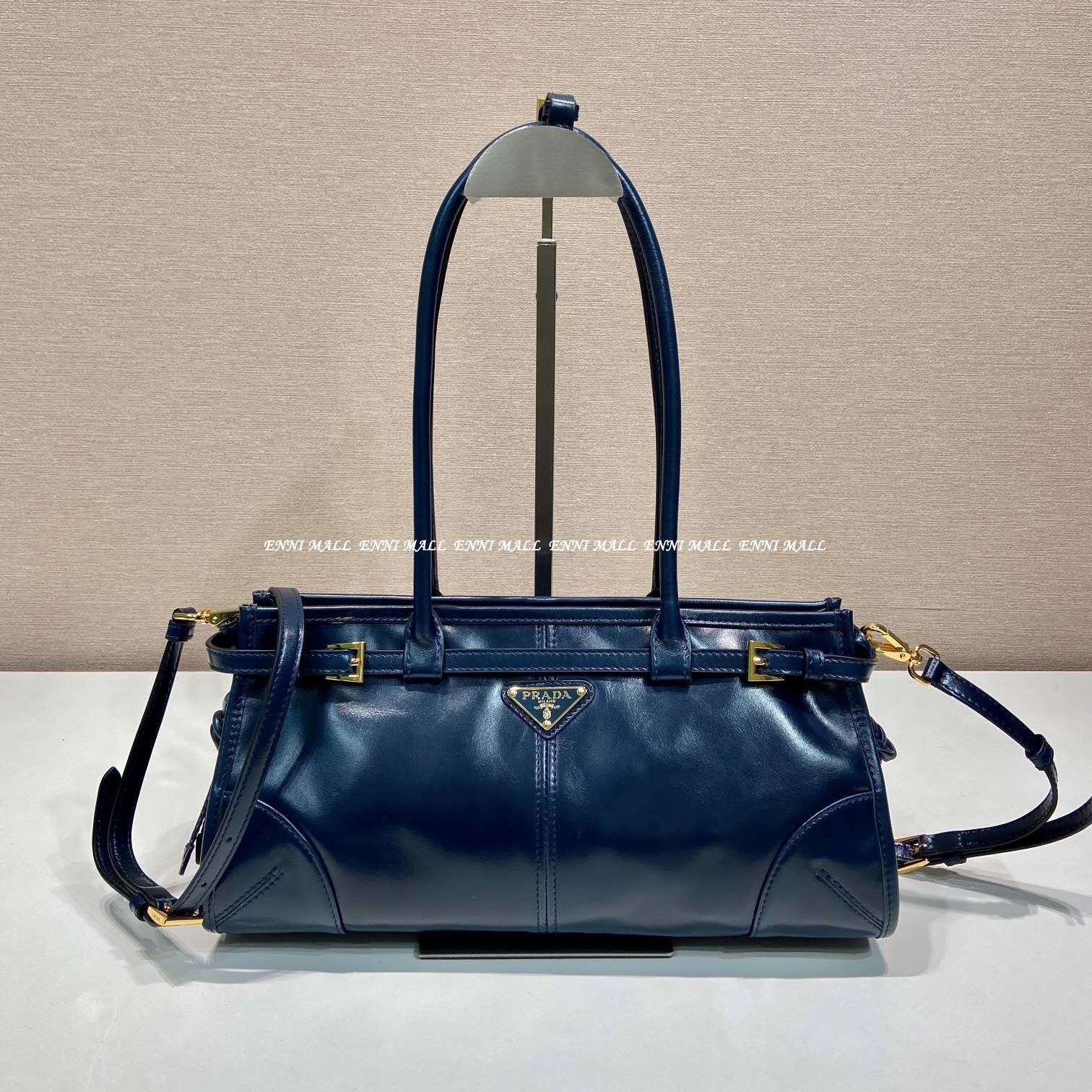 프라다 가죽 숄더백 (32cm)