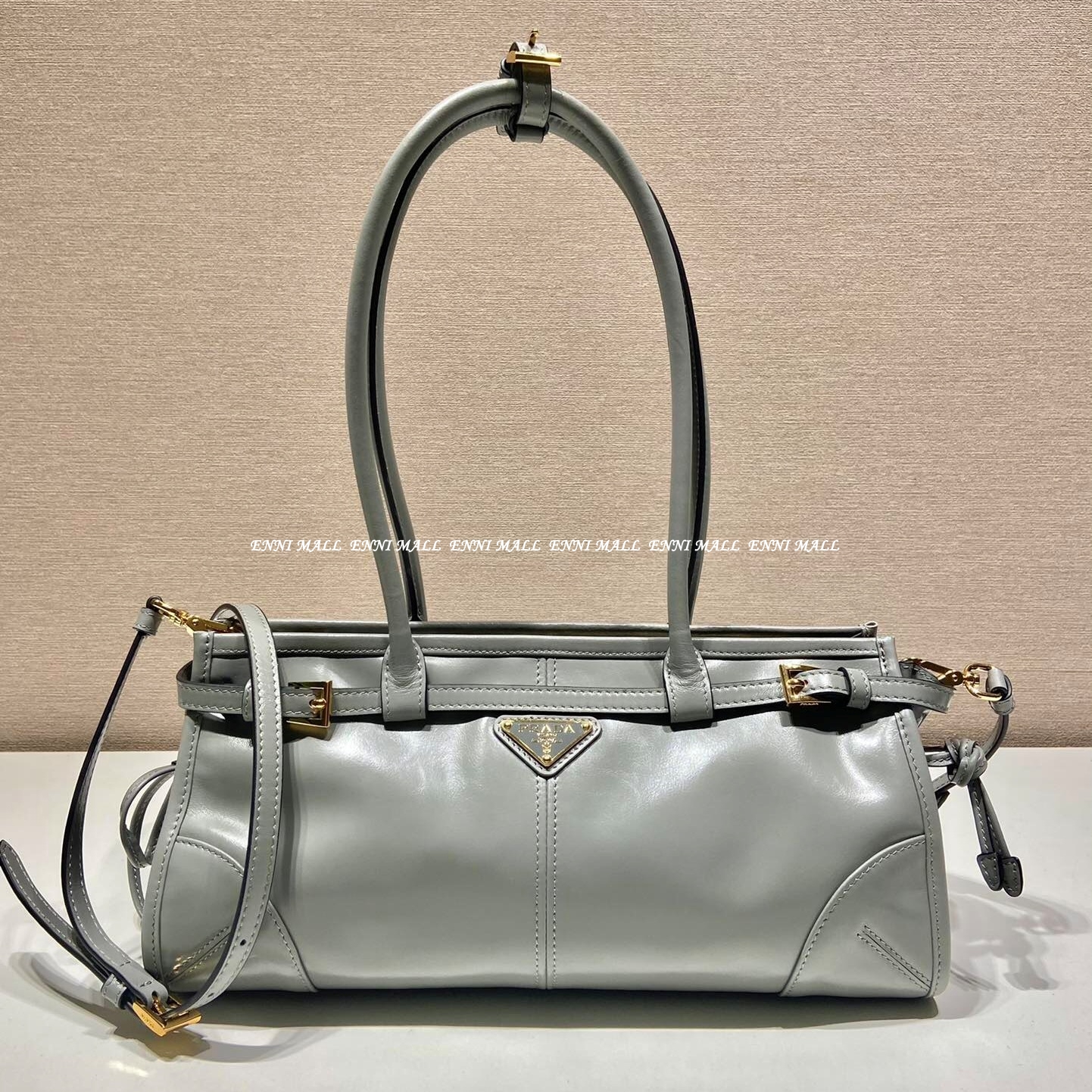 프라다 가죽 숄더백 (32cm)