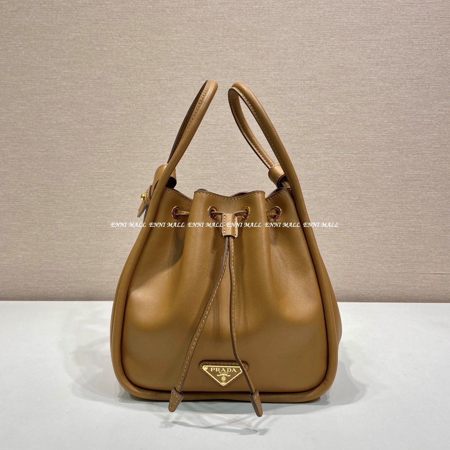 프라다 버킷백 (22cm)