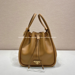 프라다 버킷백 (22cm)