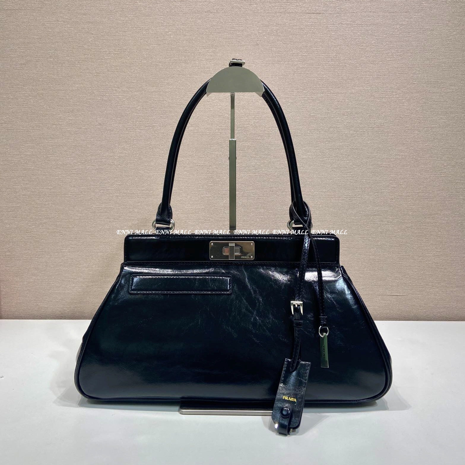 프라다 숄더백 (38cm)