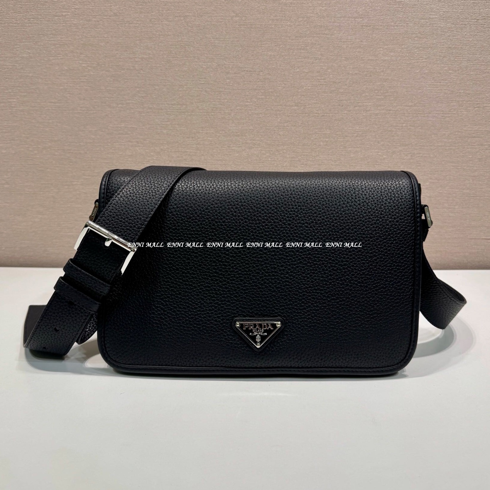 프라다 메신저백 (30cm)