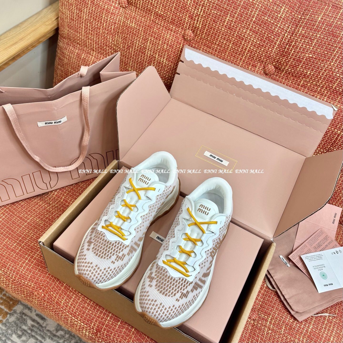 미우미우 스니커즈