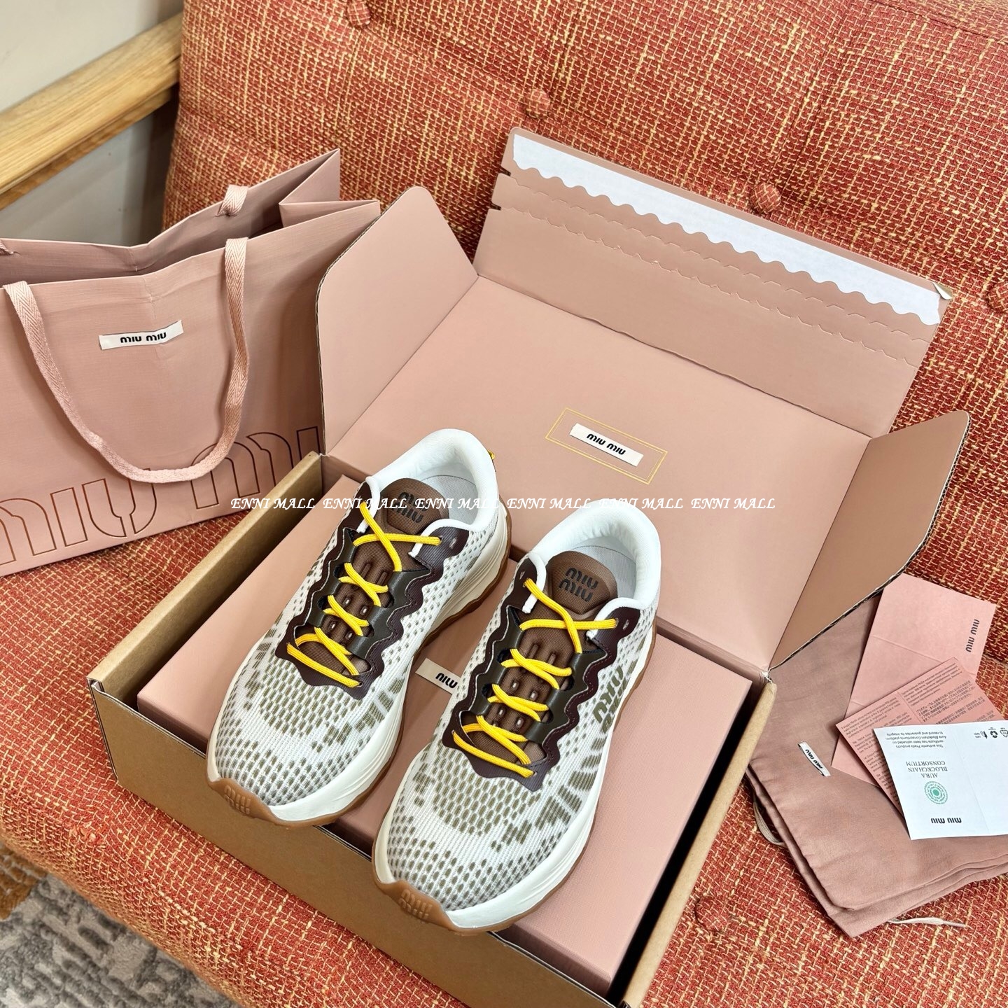 미우미우 스니커즈