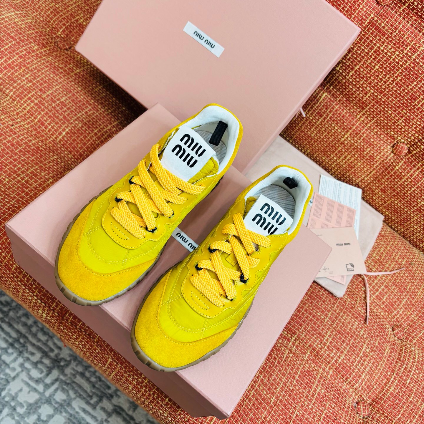 미우미우 스니커즈