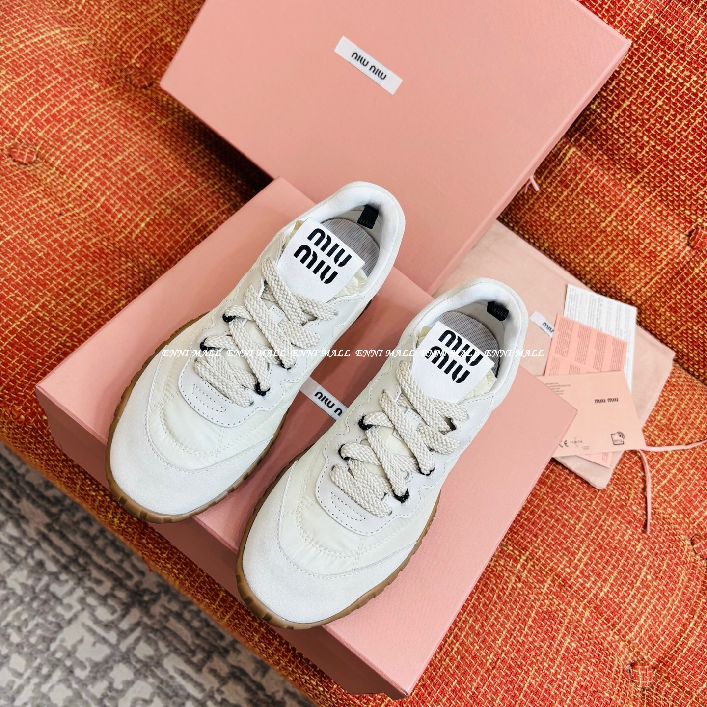 미우미우 스니커즈
