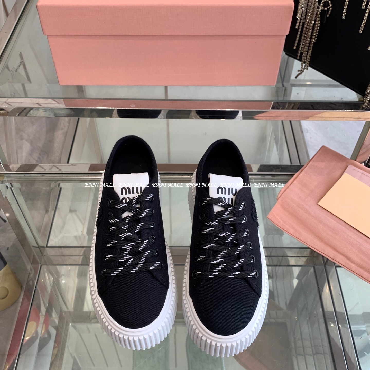 미우미우 스니커즈