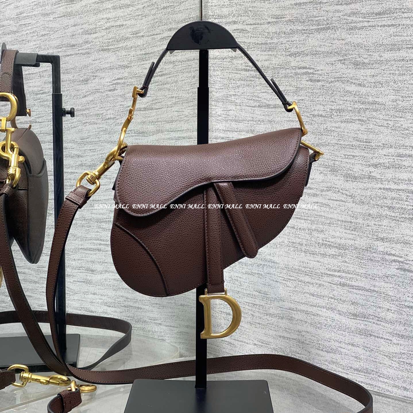 디올 새들백 (19.5cm)