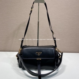 프라다 메신저백 (30cm)