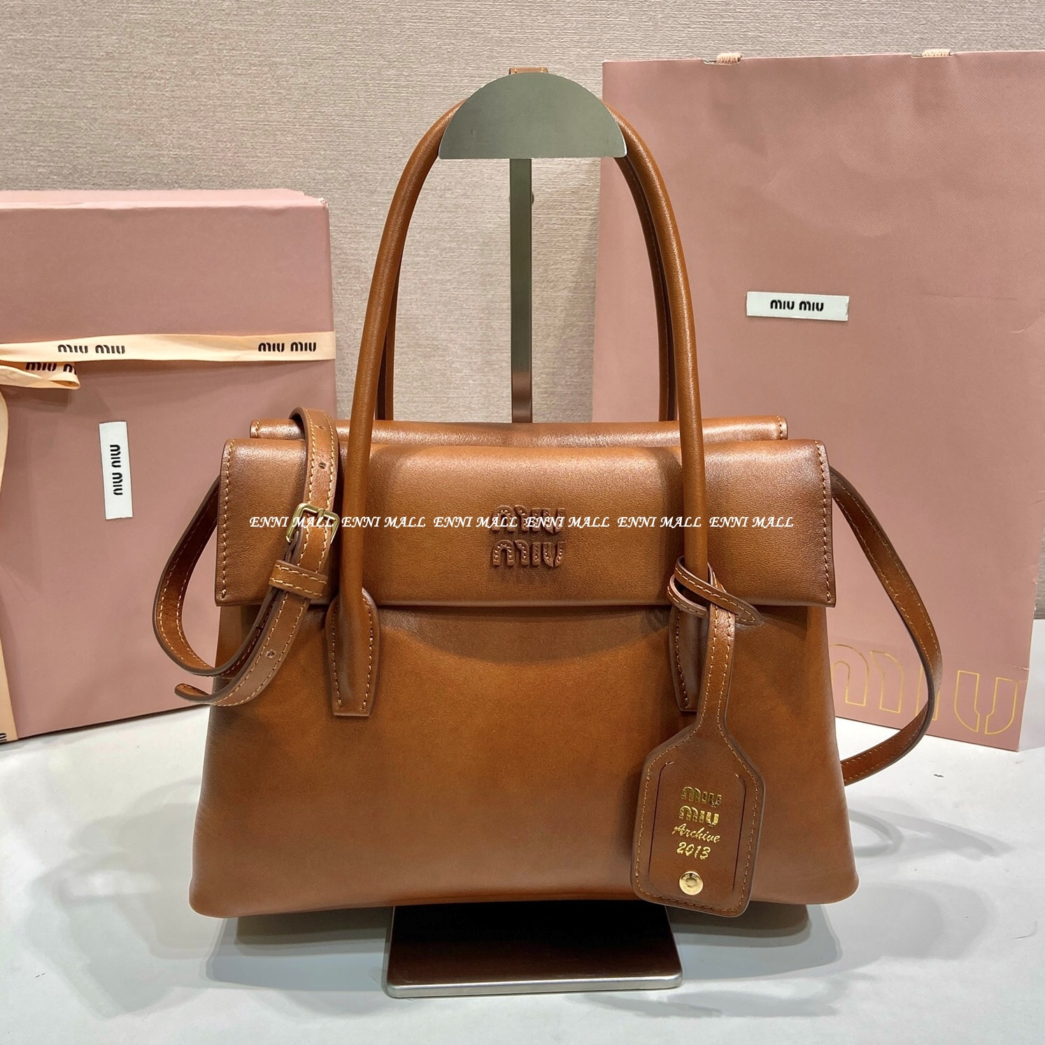 미우미우 핸드백 (28cm)