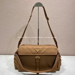 프라다 메신저백 (37.5cm)