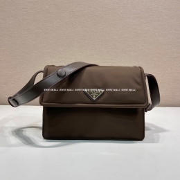 프라다 메신저백 (23.5cm)