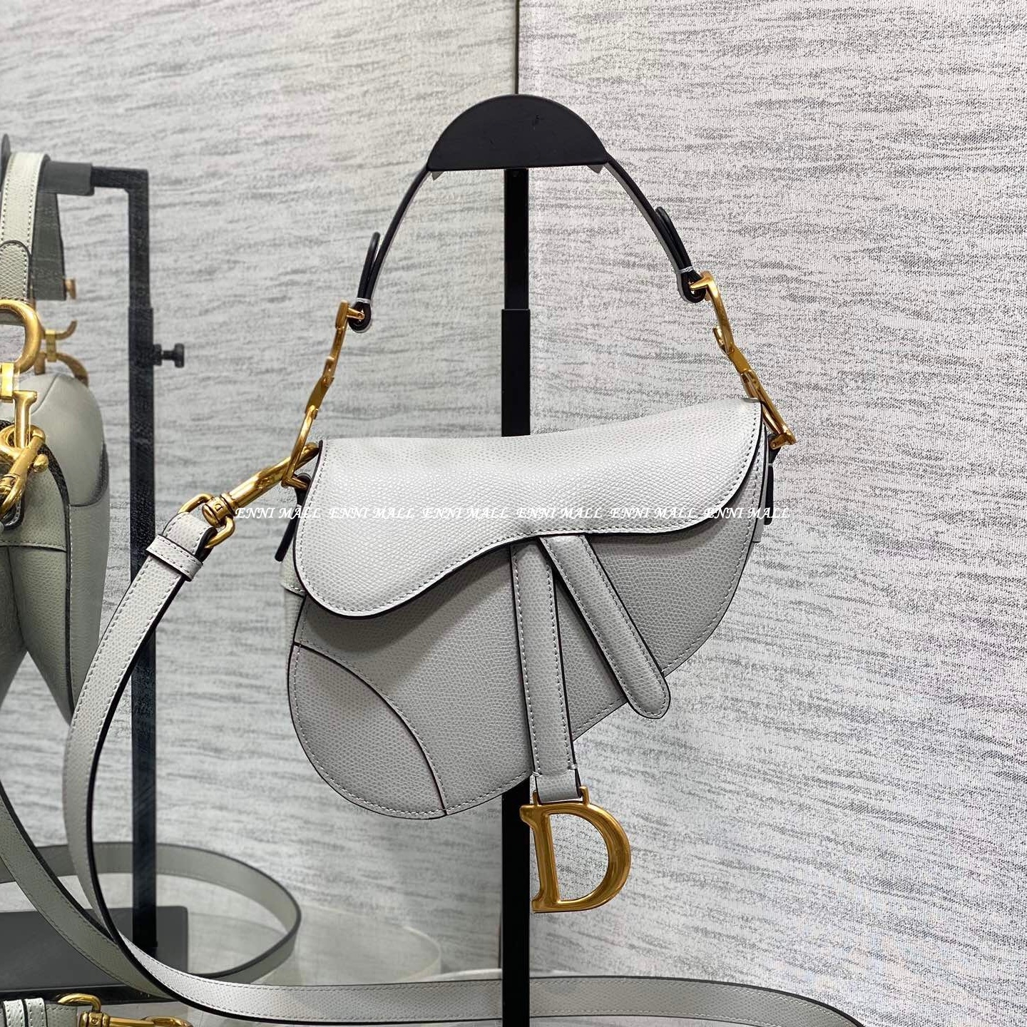 디올 새들백 (19.5cm)