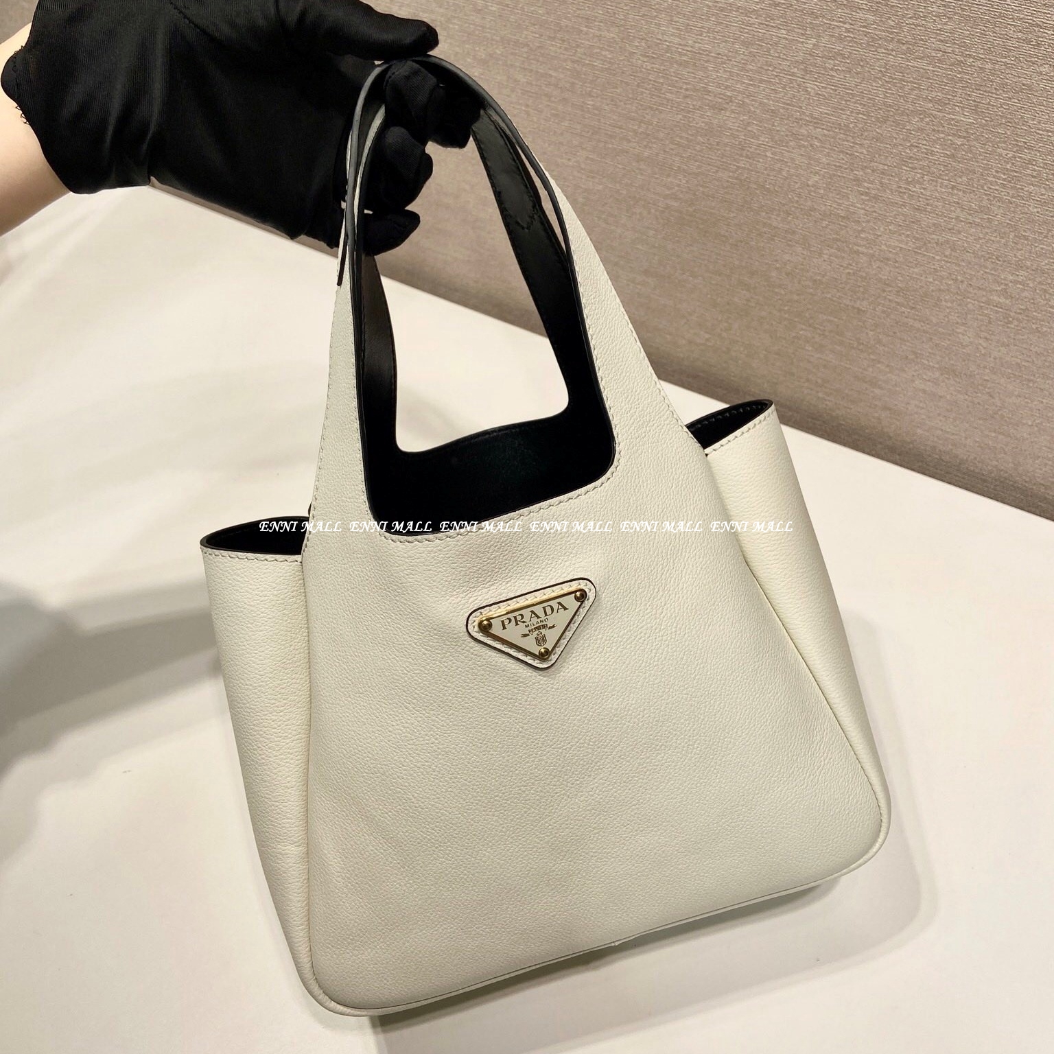 프라다 가죽 핸드백 (22.5cm)