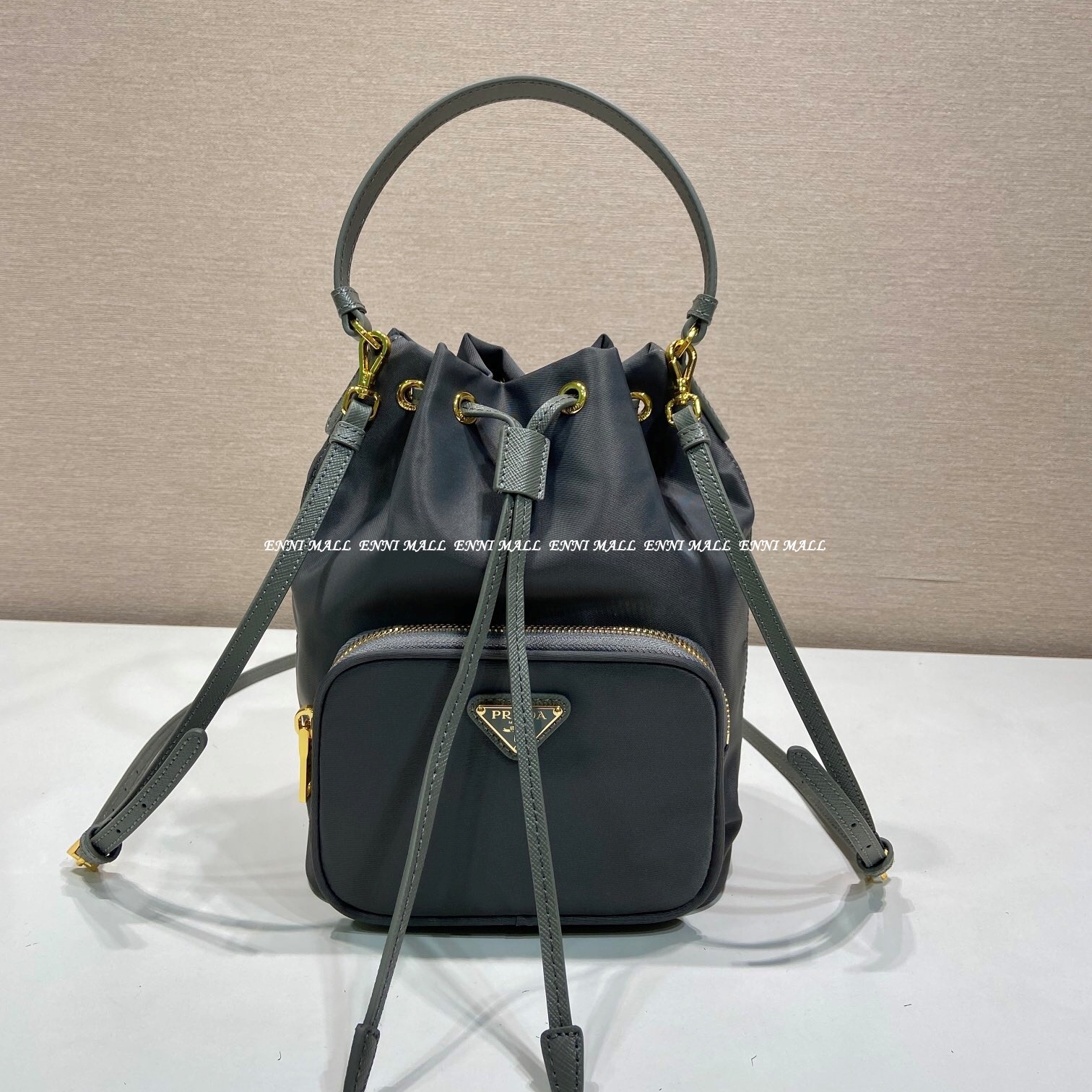 프라다 버킷백 (18cm)