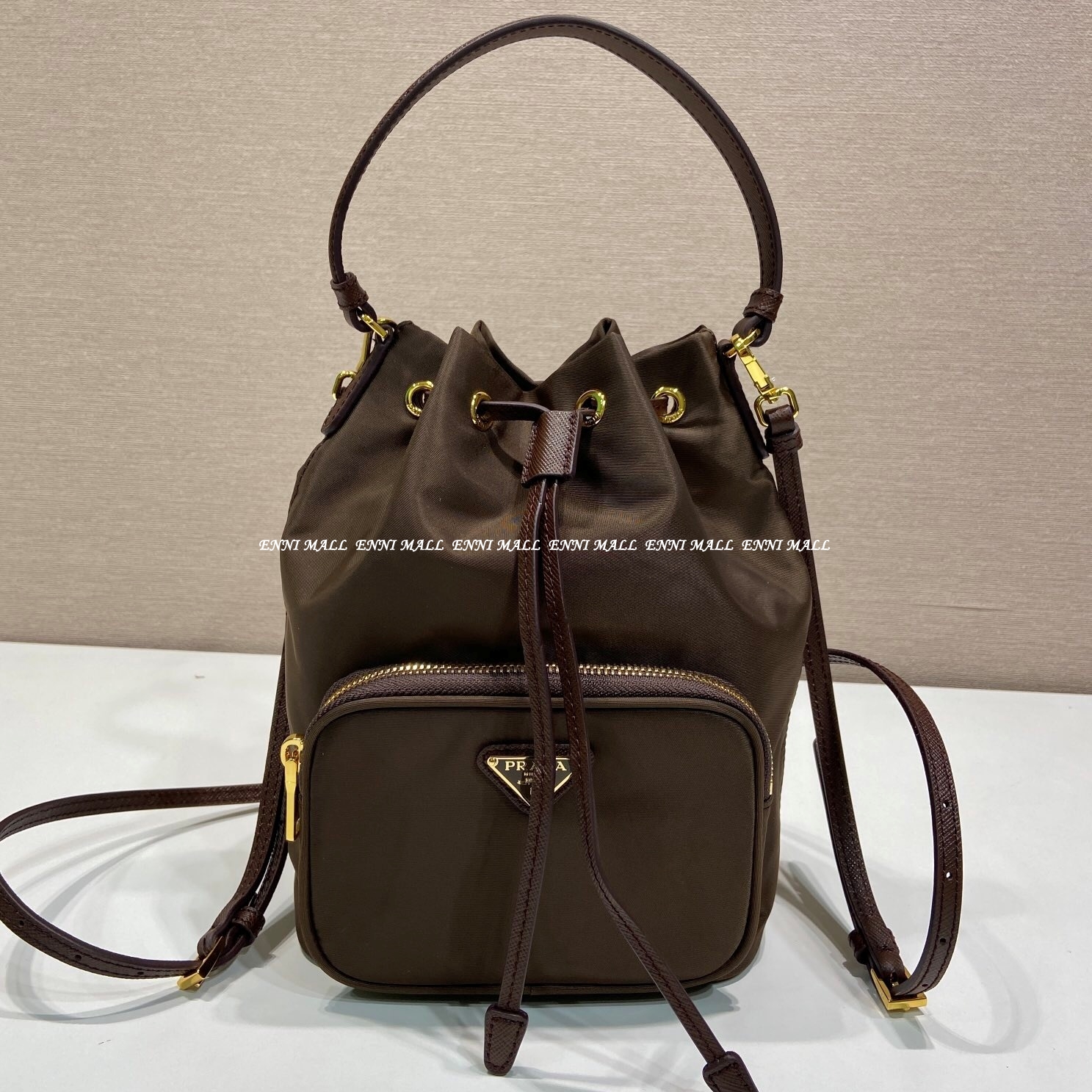 프라다 버킷백 (18cm)