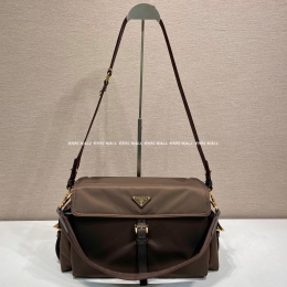 프라다 메신저백 (37.5cm)